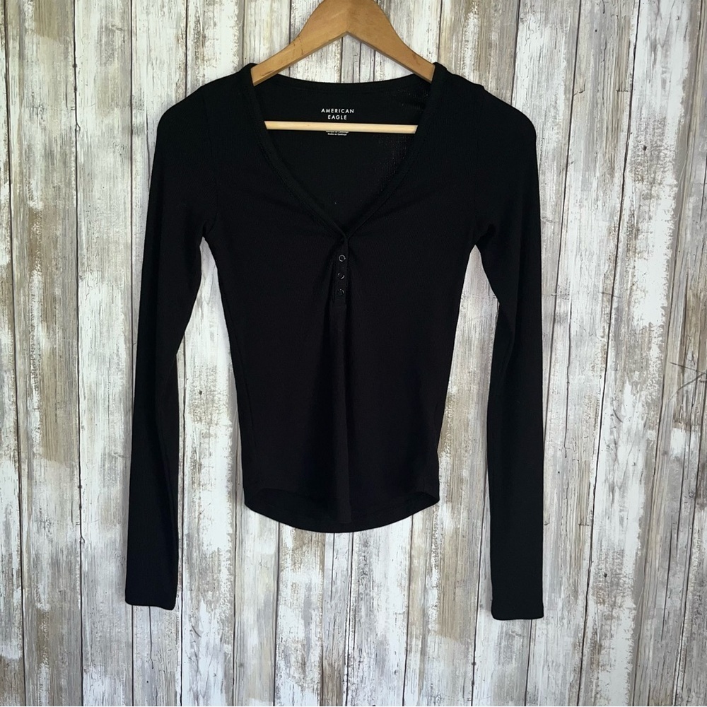 American Eagle Black Ribbed V Neck